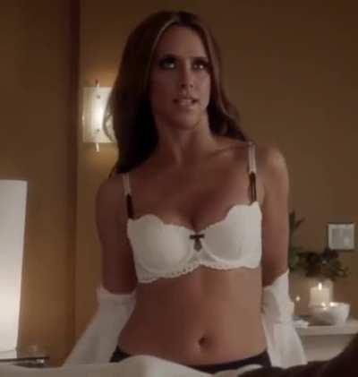 Jennifer Love Hewitt being busty?