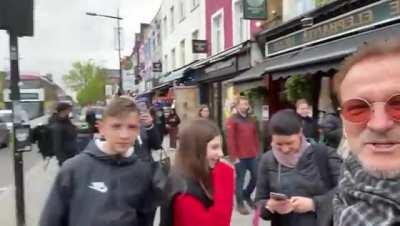 Santafesinos se cruzaron con los U2 y dedicaron una canción para los argentinos