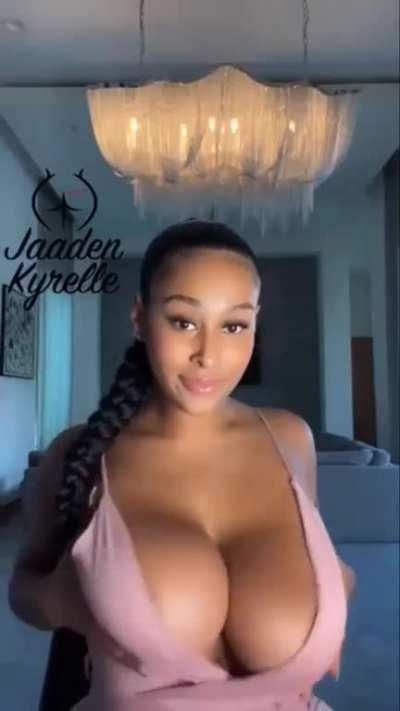 Jaaden Kyrelle Huge Mommy Milkers 🍼🥛🍑👅