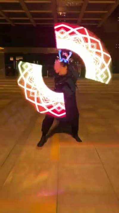 Would anyone care to explain what sort of hardware this guy is showing off?