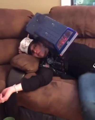 когда уснул первый на тусовке