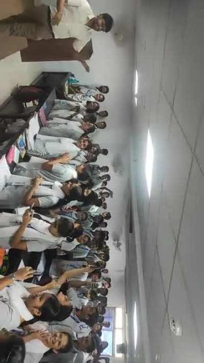 Apne sir Kam hai ke😏😏