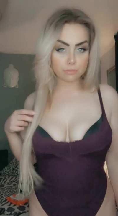 Would you make me your little fuckdoll daddy!🥺