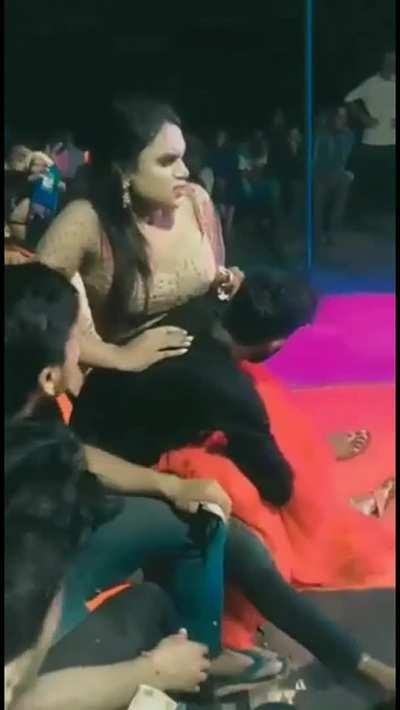 INDIAN WEDDING got EXTREMELY WILD🥵 B00B Scking, Pūssy Rubbing & Fvcking😍🔥 [Must Watch - 4 Videos L€aked] [Link in Comments 📩]