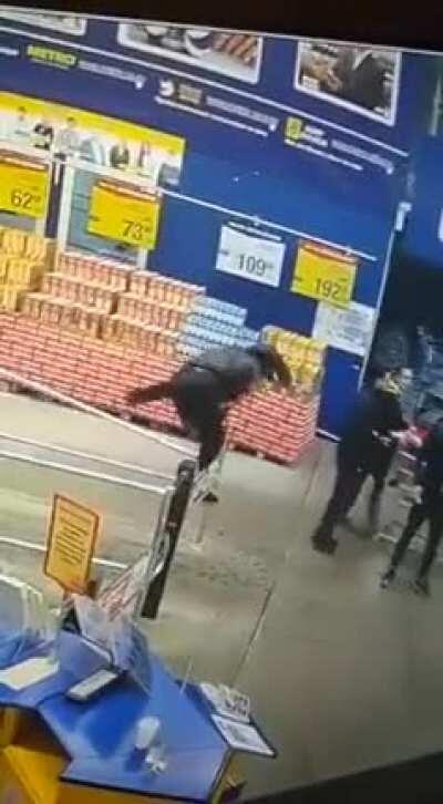 WCGW do a stunt like that in a supermarket?