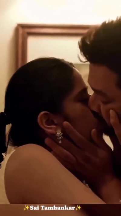 Saie Tamhankar 🥵😈