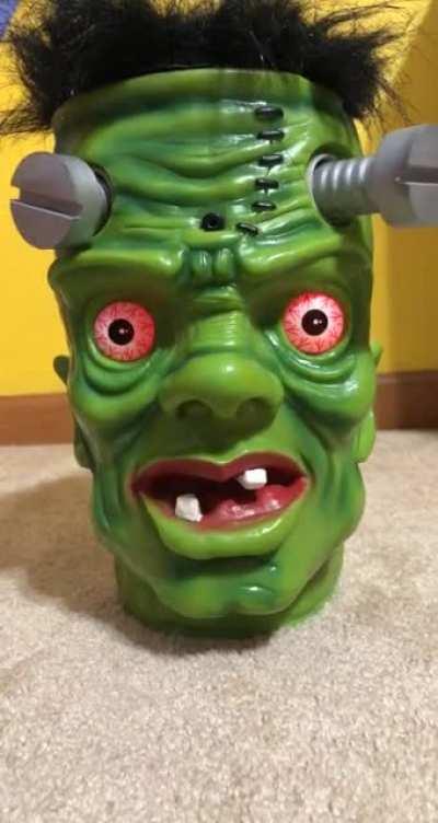 Years ago I had this decoration but I broke it when I was younger so my family threw it out. I since found a new one that hasn’t been open on Ebay and I recieved it today. The nostalgia is hitting me very hard right now!