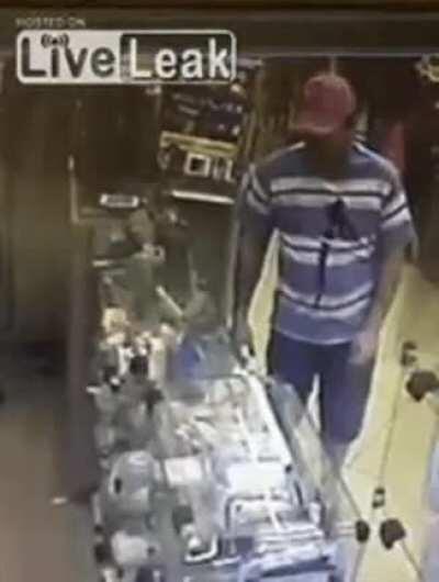 Robber shoots himself and dies
