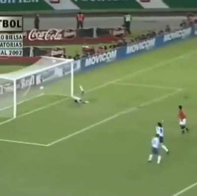 ¿Alguien por favor me dice quién es este grandi comentarista?