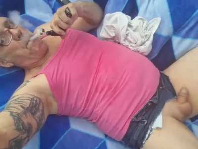 I love getting spun blowing clouds, it really makes me horny and kinky