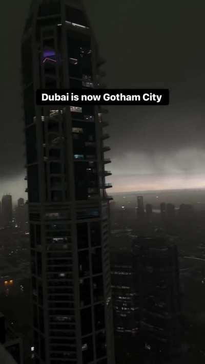 Dubai weather right now ⛈️