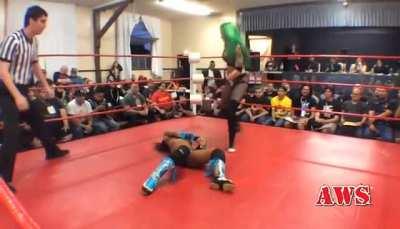 Renee Michelle taking multiple low shots from Shotzi Blackheart