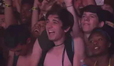 There’s a room full of what?🤨