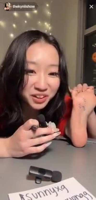 These two girls on tiktok live last night showing off their feet @thekyniishow