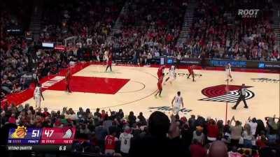 [Highlight] Dame is BACK as he drills the three for his 28th points in the 1st half