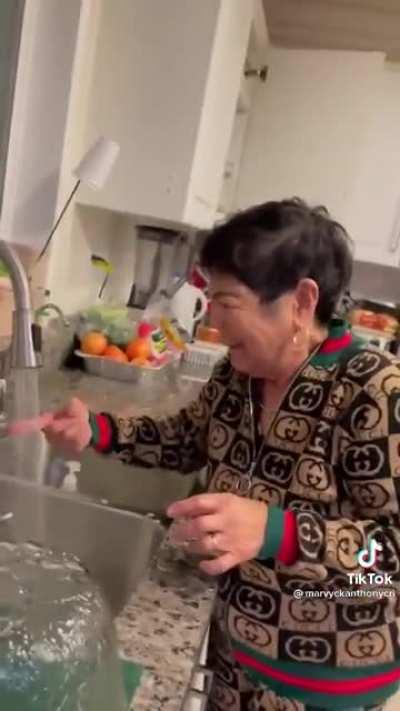 Naka-gucci pa si lola