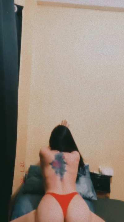 Hani bee red thong twerking🍑🤤