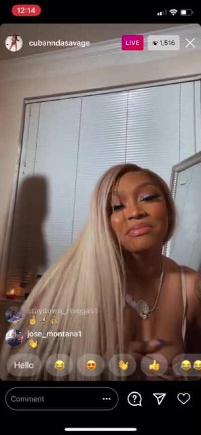 This is how you record a live you fucking lames. Not one nip slip in this whole sub. You’re fucking welcome!