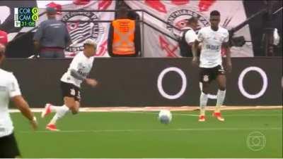 Possível pênalti do Fagner ignorado pelo VAR