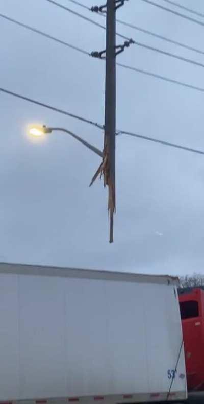 Земля плоская, атеисты тупые, столбы держатся на проводах..