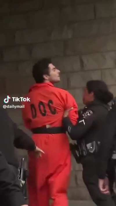 “It's completely out of touch and an insult to the intelligence of the American people and their lived experience” Luigi Mangione shouts as he is taken to court 