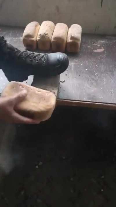 Ага, только таким и питаемся.Суровый, русский, хлеб который превращается в кирпич и строим из него ДЗОТы в случае войны, а потом разбираем и едим