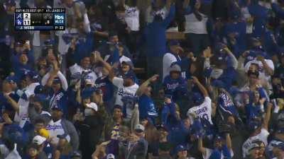 [Highlight] [Highlight] AJ Pollock continues his great night as he hits a 3-run blast to make it 11-2 for the Dodgers!