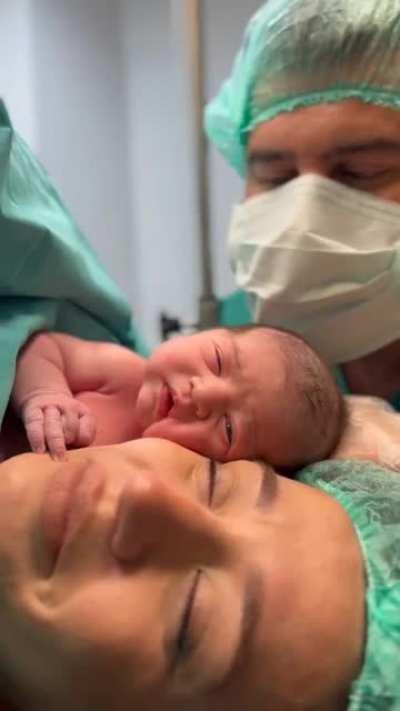 mom feels the first' touch