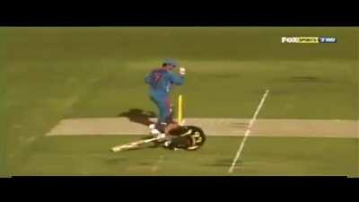 MS Dhoni THALA tribute to kamran akmal (masterclass)