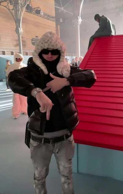 Rich off rap is proof yeat can return to his old sound anytime he wants 🥱