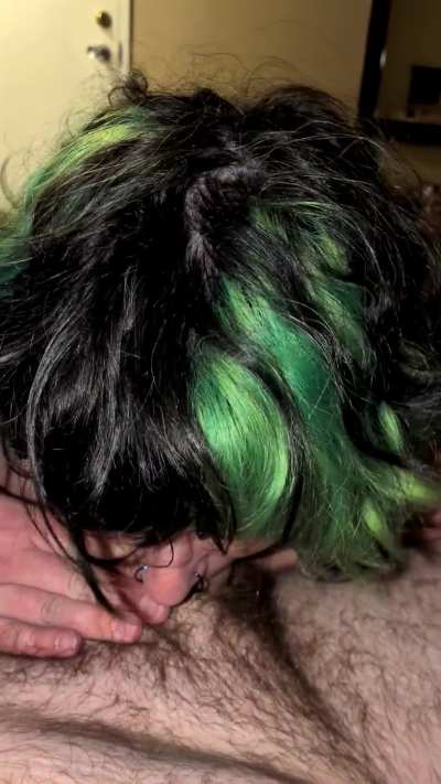 sucking cock is my therapy 🤤