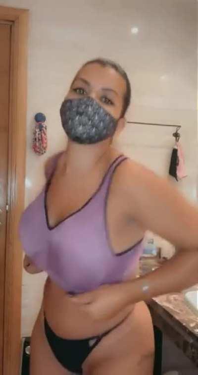 When I was younger I used to hide my body but fuck it I’m hot now (f40)