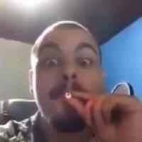 Ovo posta no zap fumano maconha