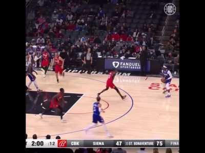 [highlight] Clippers commentator: “Paul George picked up by Lillard, his mouth begins to water. Zeller realizes it and helps out with the double team”