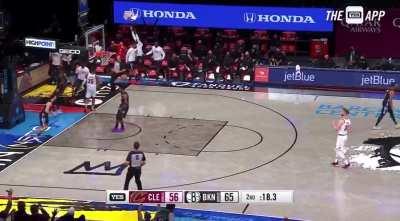 [Highlight] Blake with a ridiculous pass and Mike James throws the lob to Durant