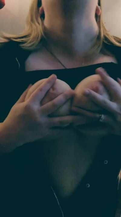 Husband is away, Wanna play?