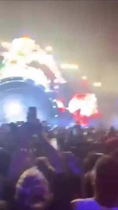 People @ Astroworld jumping on security personnel cars trying to pick up unconscious people. Trash behavior