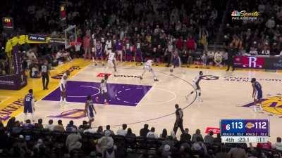 [Highlight] Embiid misses shot and Russel misses layup to end the game