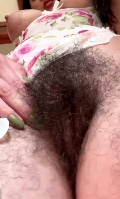 I don’t want someone that just tolerates hair.. I need my man to be obsessed with bush.