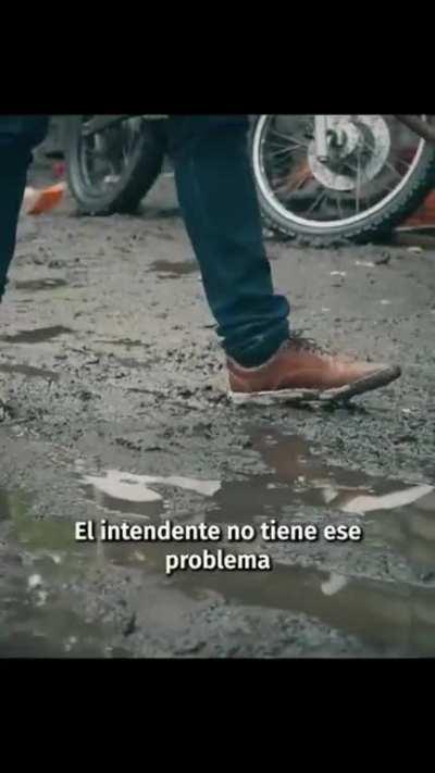 Hasta sus spots son spots de mierda... pensar que hace 50 años eramos potencia mundial... que ganas de mandar a cagar a todos los políticos