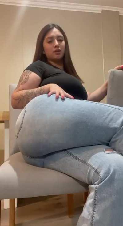 I'd love to fart in your mouth 💨