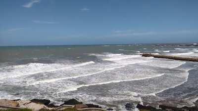 Les dejo un instante del mar hoy, camino al laboro. Linnnnndo viento!