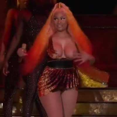 Nicki minaj boob slip