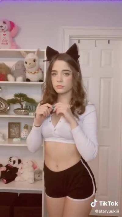 Que rica gatita 🐱🔥🤤