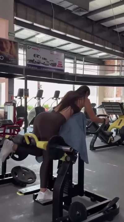 Que rico se le mueve el culote 🔥🔥🔥🔥🔥🔥🔥