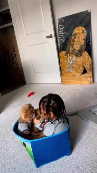 King Von 🕊 (O’Block)’s son playing with teddy bear with his voice in it. Shit sad fr