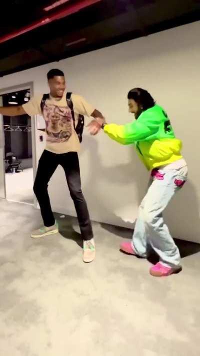 Giannis being taught a Bollywood dance by a Bollywood actor, Ranveer Singh.