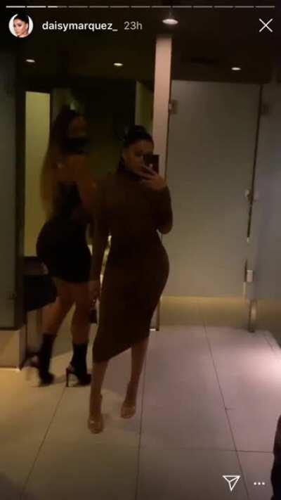 Just look at the way sommer arches her back and sticks her ass out💦😈