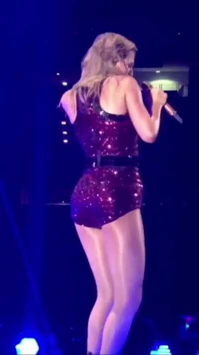 I want Taylor Swift to move like that on my lap