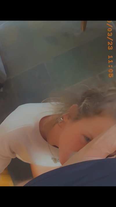 MILF gets her face right in there